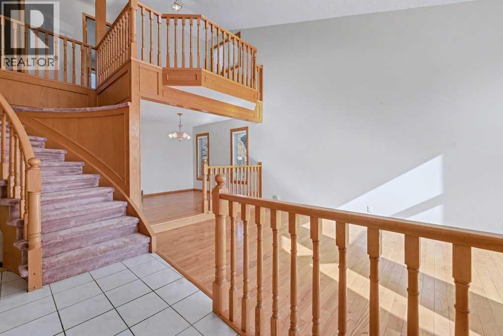 82 Wood Valley Drive Sw, Calgary, Alberta  T2W 5V6 - Photo 5 - A2290576