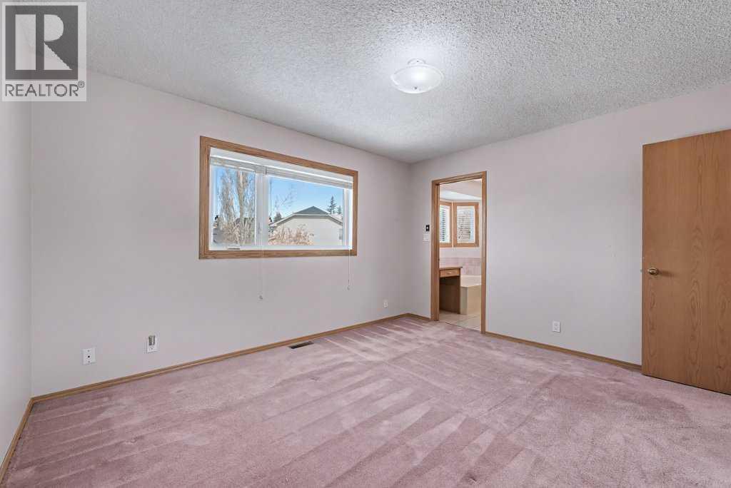 82 Wood Valley Drive Sw, Calgary, Alberta  T2W 5V6 - Photo 28 - A2290576