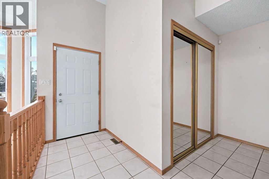 82 Wood Valley Drive Sw, Calgary, Alberta  T2W 5V6 - Photo 4 - A2290576