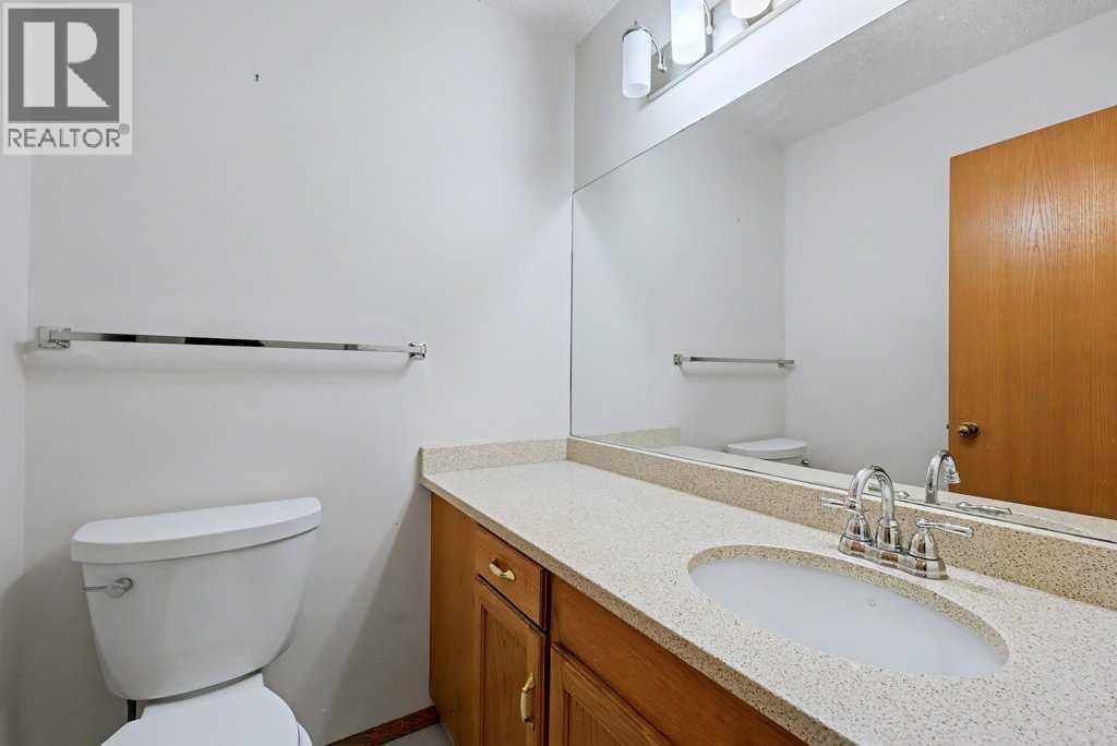 82 Wood Valley Drive Sw, Calgary, Alberta  T2W 5V6 - Photo 22 - A2290576