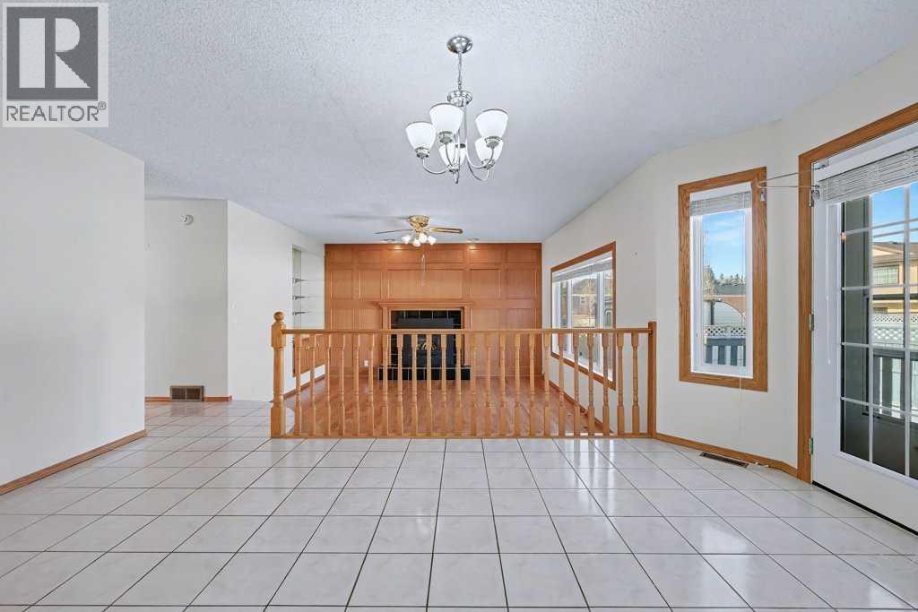 82 Wood Valley Drive Sw, Calgary, Alberta  T2W 5V6 - Photo 18 - A2290576