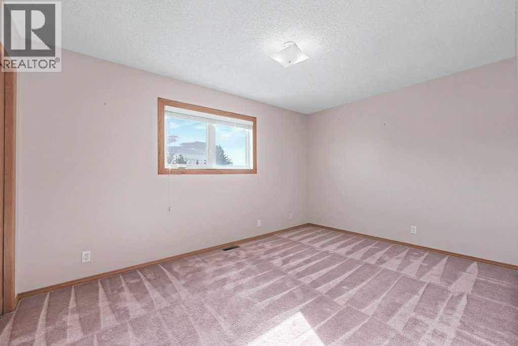 82 Wood Valley Drive Sw, Calgary, Alberta  T2W 5V6 - Photo 25 - A2290576