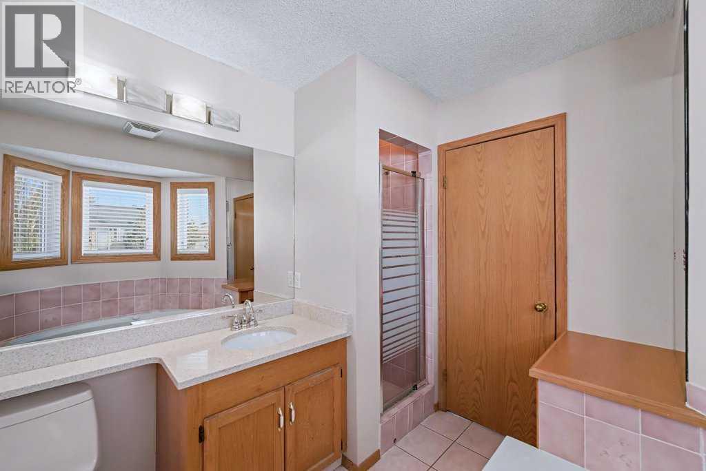 82 Wood Valley Drive Sw, Calgary, Alberta  T2W 5V6 - Photo 31 - A2290576