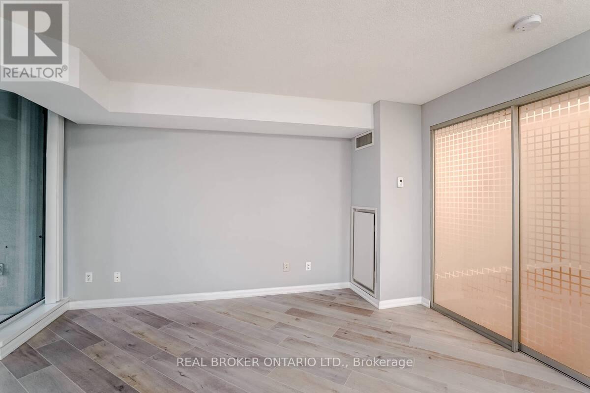 753 - 111 Elizabeth Street, Toronto, Ontario  M5G 1P7 - Photo 12 - C12867152