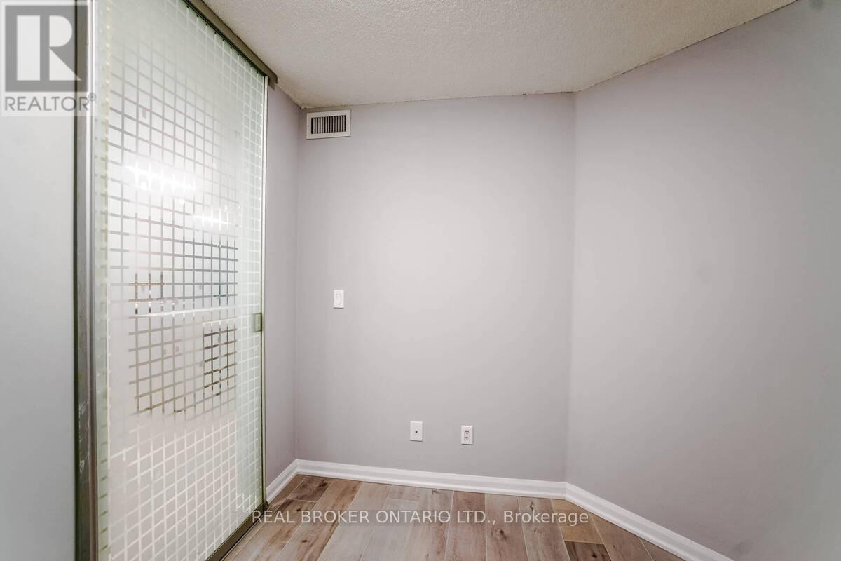 753 - 111 Elizabeth Street, Toronto, Ontario  M5G 1P7 - Photo 19 - C12867152