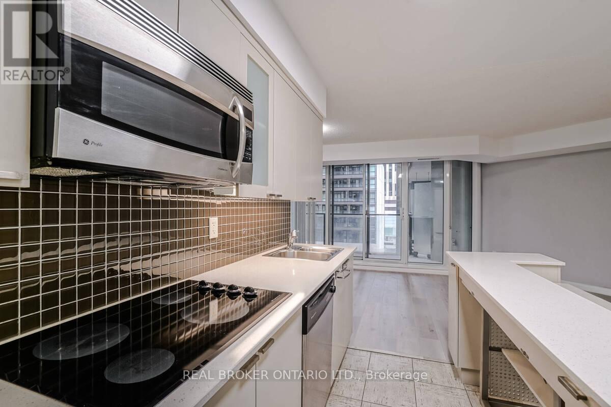 753 - 111 Elizabeth Street, Toronto, Ontario  M5G 1P7 - Photo 8 - C12867152