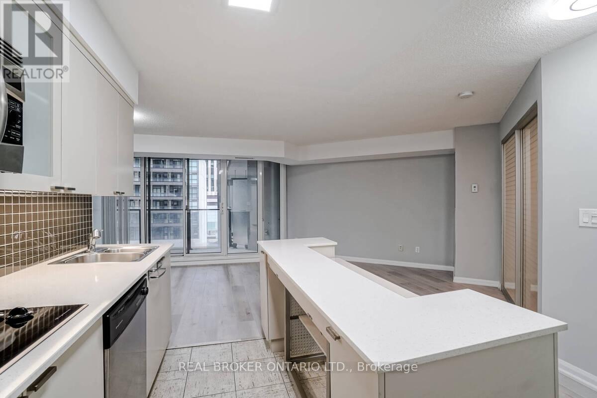 753 - 111 Elizabeth Street, Toronto, Ontario  M5G 1P7 - Photo 9 - C12867152