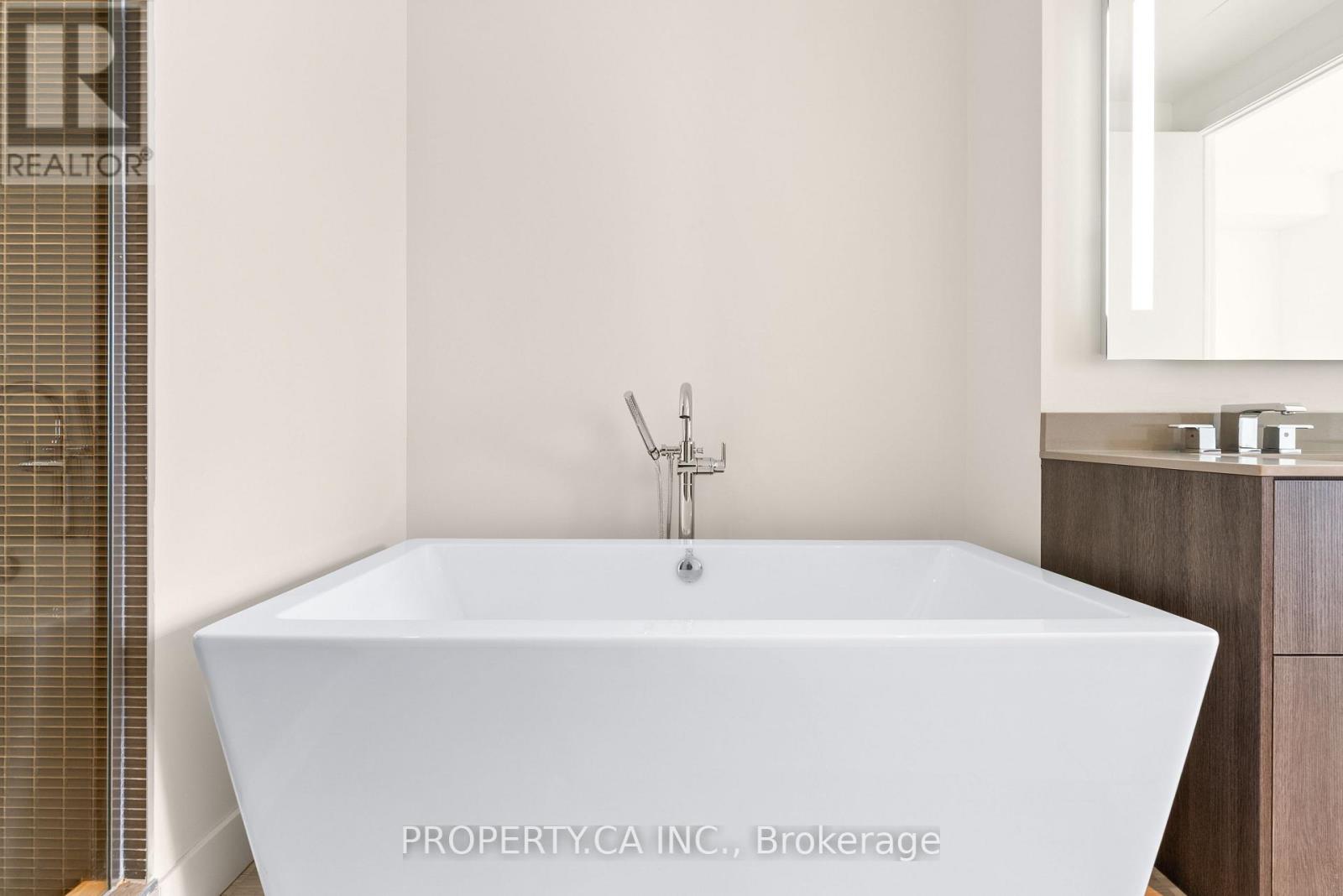 6108 - 7 Grenville Street, Toronto, Ontario  M4Y 0E9 - Photo 11 - C12867172