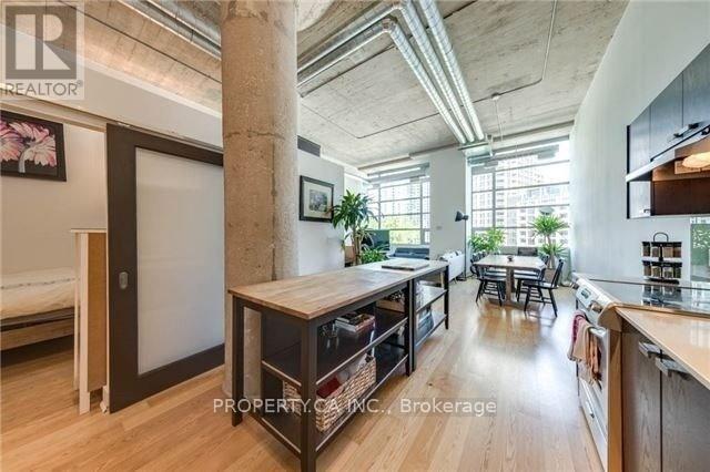 414 - 637 LAKE SHORE BOULEVARD W, Toronto, Ontario