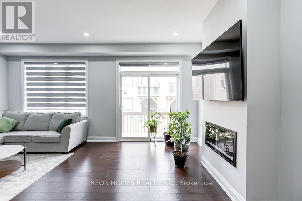 978 Crowsnest Hollow, Pickering, Ontario  L1X 0P4 - Photo 15 - E12867174