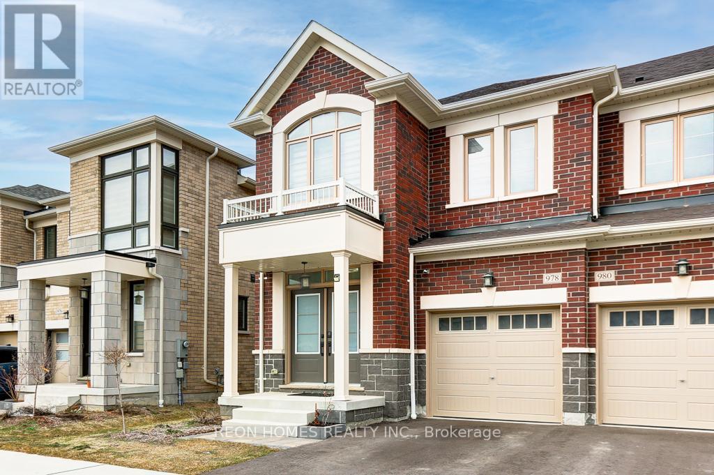 978 Crowsnest Hollow, Pickering, Ontario  L1X 0P4 - Photo 2 - E12867174