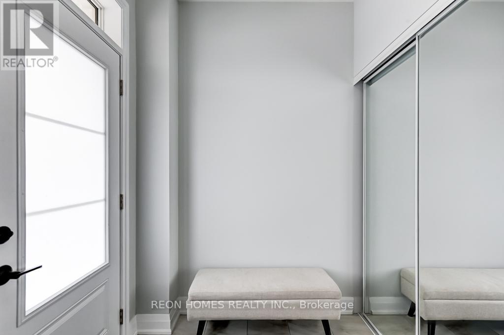 978 Crowsnest Hollow, Pickering, Ontario  L1X 0P4 - Photo 4 - E12867174