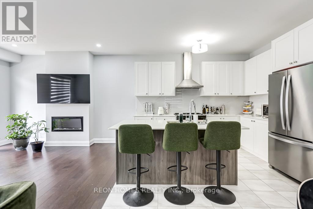 978 Crowsnest Hollow, Pickering, Ontario  L1X 0P4 - Photo 8 - E12867174