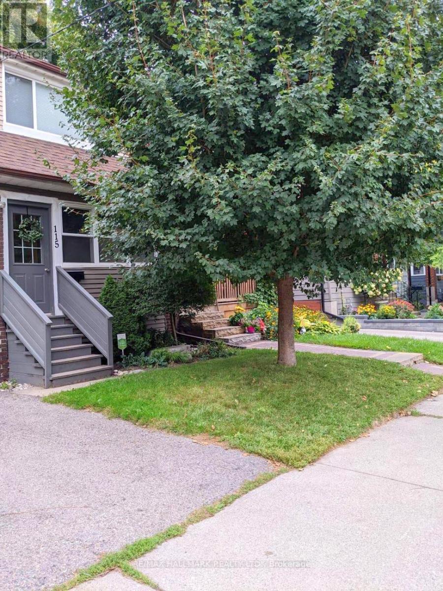 <div class="slider-price">$1,349,000</div><p>115 Hiltz Avenue, Toronto, Ontario</p>