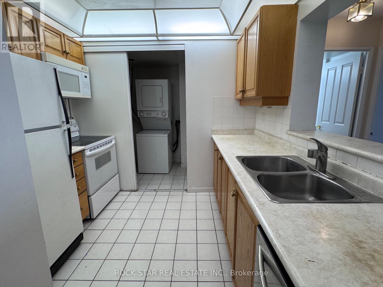 2702 - 88 Corporate Drive, Toronto, Ontario  M1H 3G6 - Photo 7 - E12866586