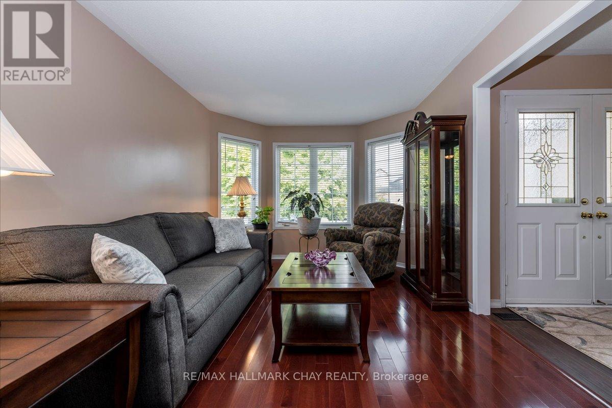 84 Pringle Drive, Barrie (Edgehill Drive), Ontario  L4N 0R2 - Photo 5 - S12867308