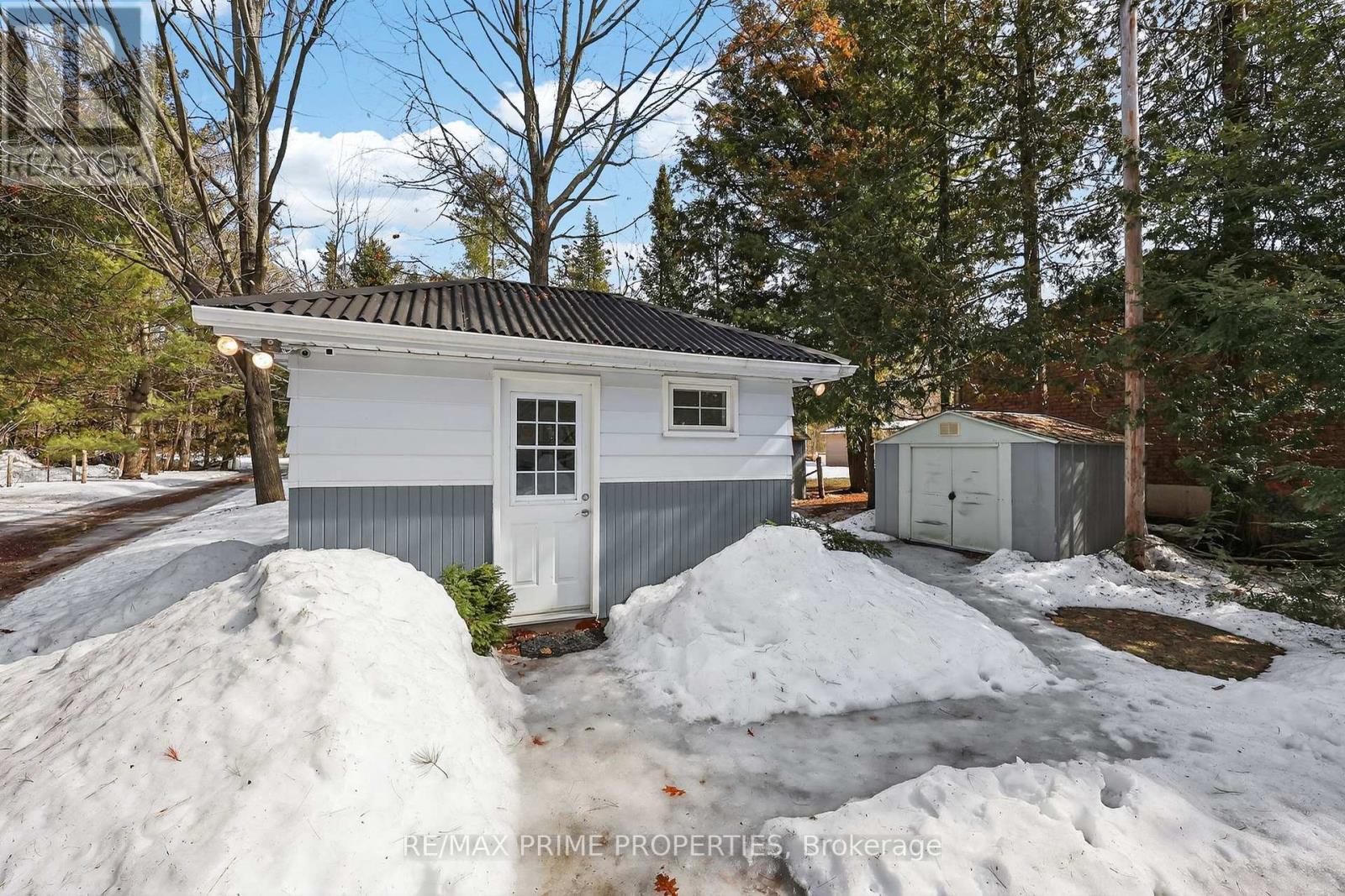 21 Stanley Road, Kawartha Lakes, Ontario  K0M 2T0 - Photo 17 - X12867128