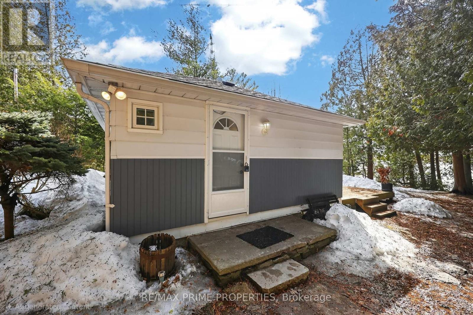 21 Stanley Road, Kawartha Lakes, Ontario  K0M 2T0 - Photo 2 - X12867128