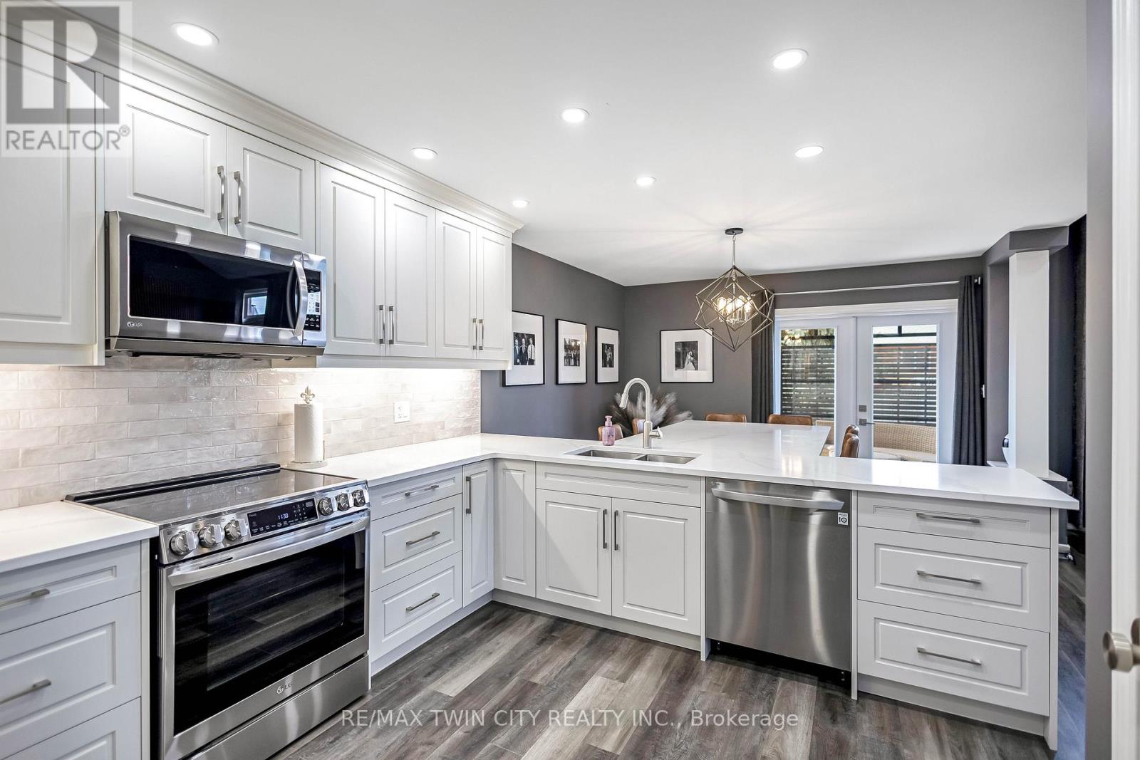 783 Stonegate Drive, Woodstock, Ontario  N4V 1H5 - Photo 12 - X12867264