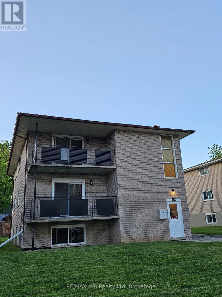 32 OXFORD STREET, Stratford, Ontario