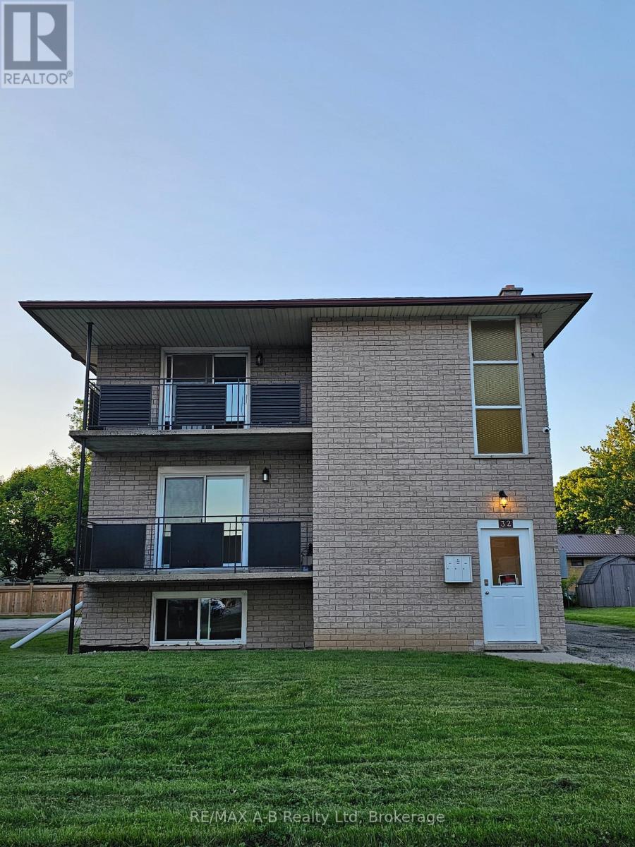 32 Oxford Street, Stratford, Ontario  N5A 3P5 - Photo 2 - X12730454