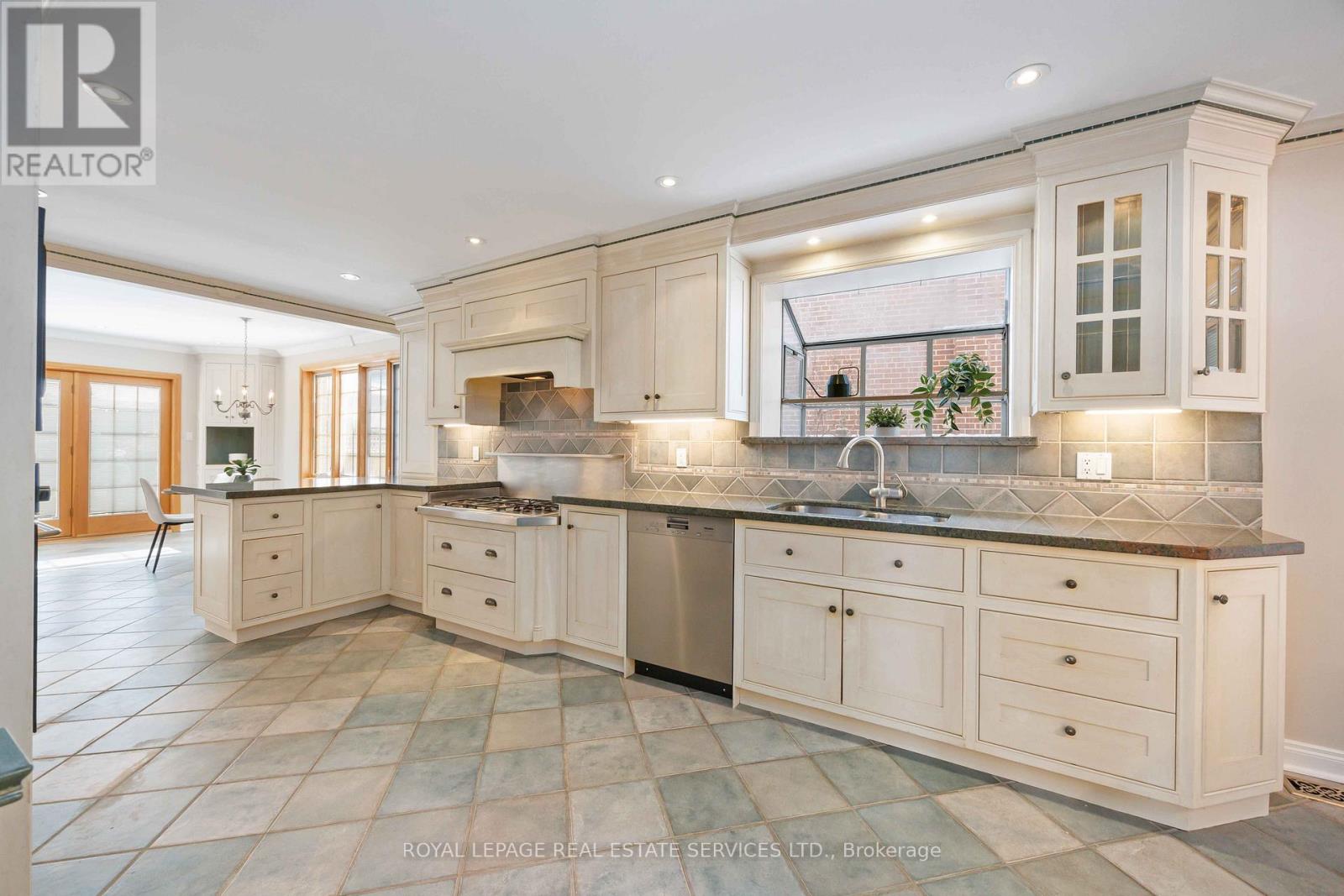 2 Cherry Post Crescent, Toronto, Ontario  M9C 2K1 - Photo 15 - W12825236