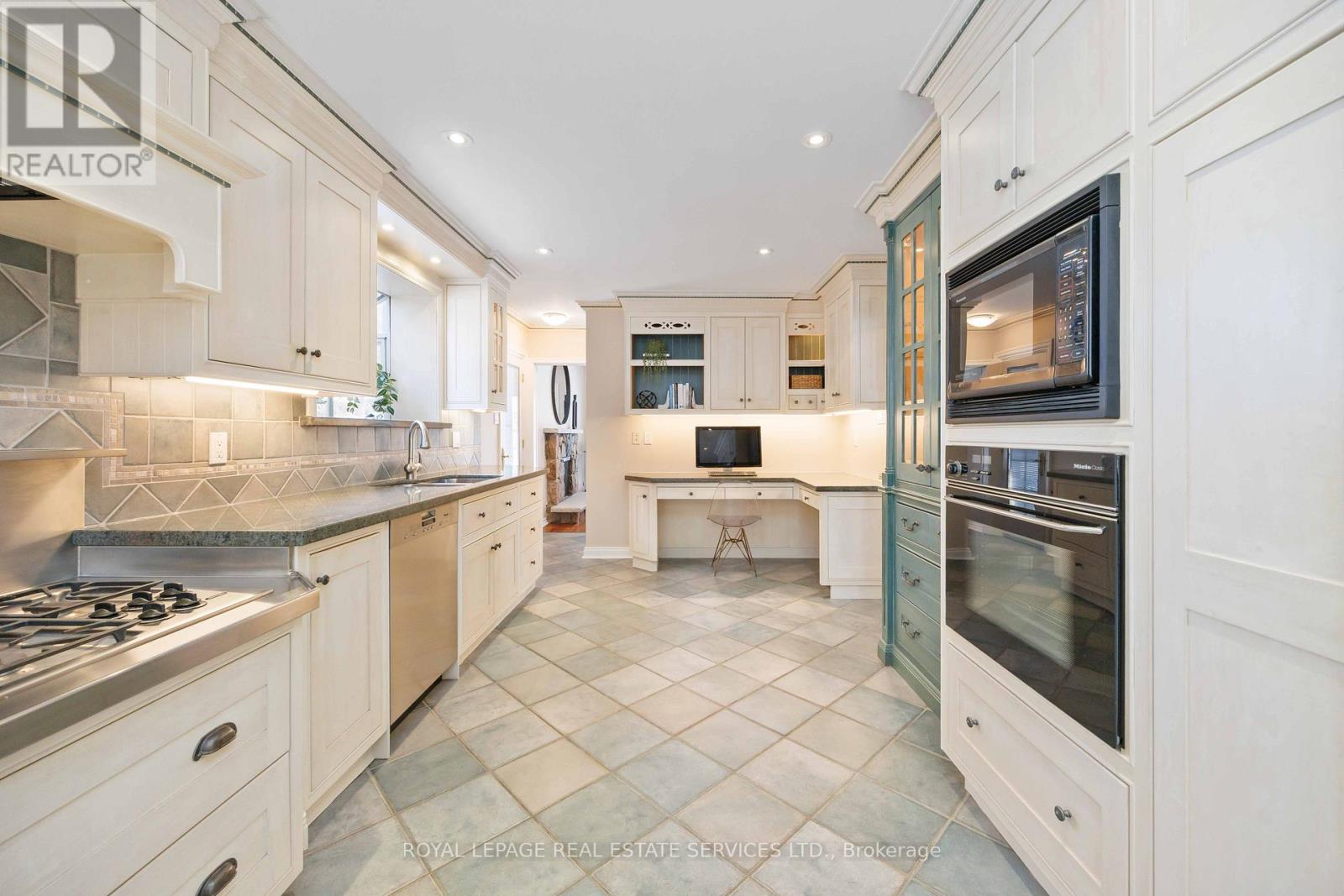 2 Cherry Post Crescent, Toronto, Ontario  M9C 2K1 - Photo 17 - W12825236