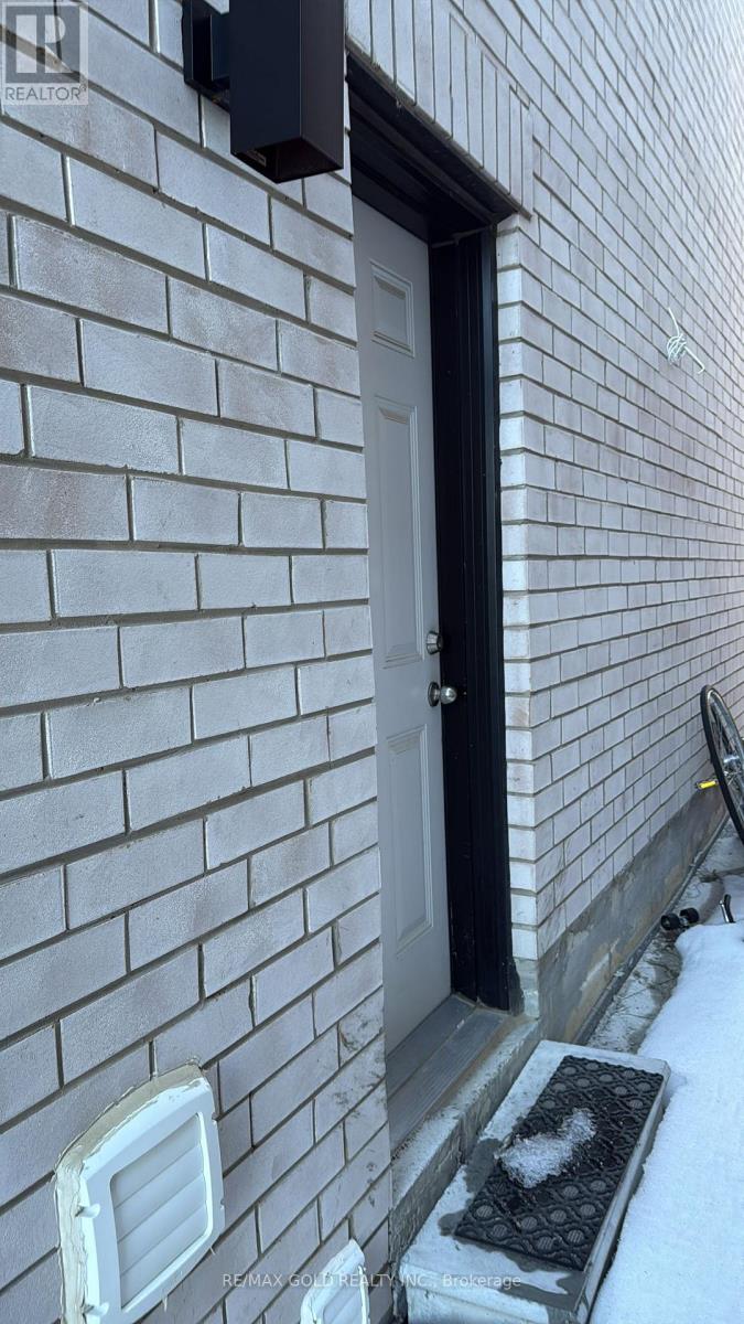 110 Camino Real Drive, Caledon, Ontario  L7C 1Z9 - Photo 2 - W12863472