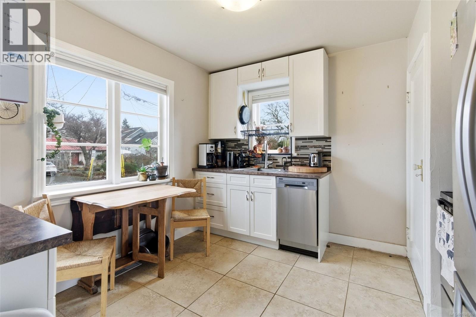 1707 Albert Ave, Victoria, British Columbia  V8R 1Y9 - Photo 6 - 1028369