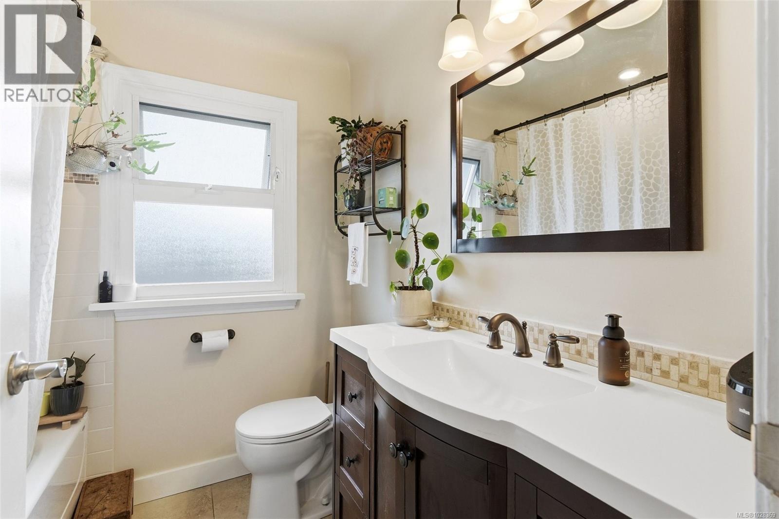 1707 Albert Ave, Victoria, British Columbia  V8R 1Y9 - Photo 12 - 1028369