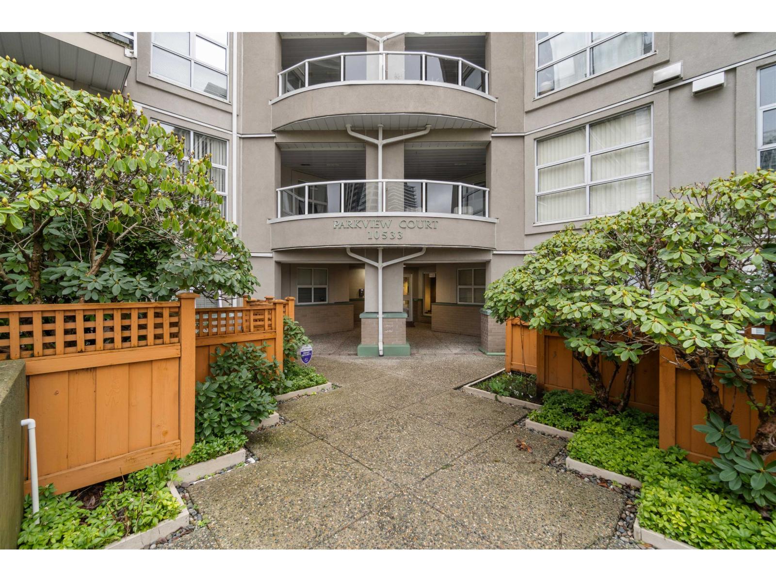 401 10533 University Drive, Surrey, British Columbia  V3T 5T7 - Photo 2 - R3093189