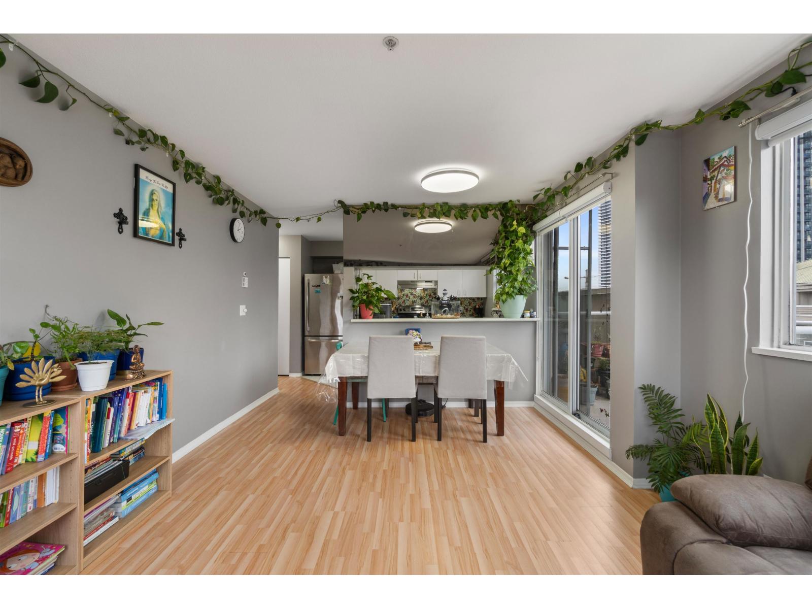 401 10533 University Drive, Surrey, British Columbia  V3T 5T7 - Photo 6 - R3093189