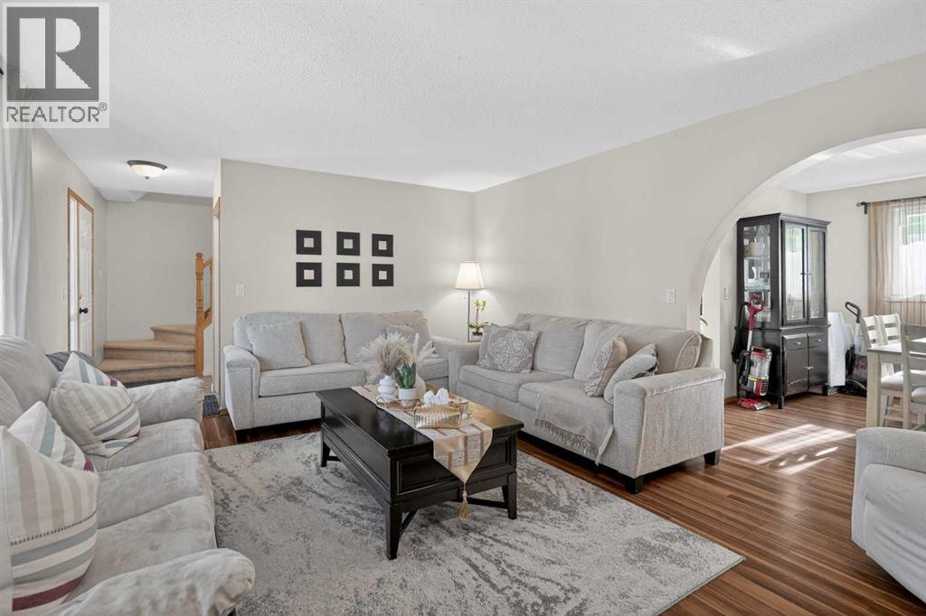 247 Templewood Road Ne, Calgary, Alberta  T1Y 4B1 - Photo 3 - A2289527