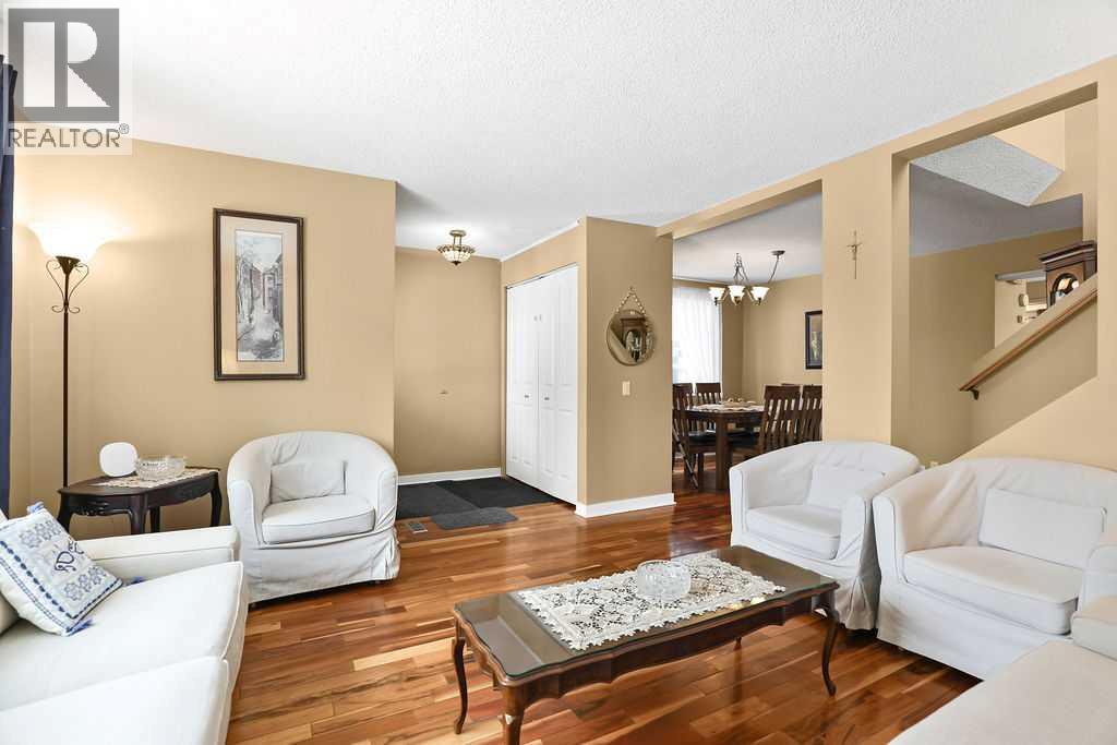 40 Woodglen Grove Sw, Calgary, Alberta  T2J 3A1 - Photo 4 - A2291744