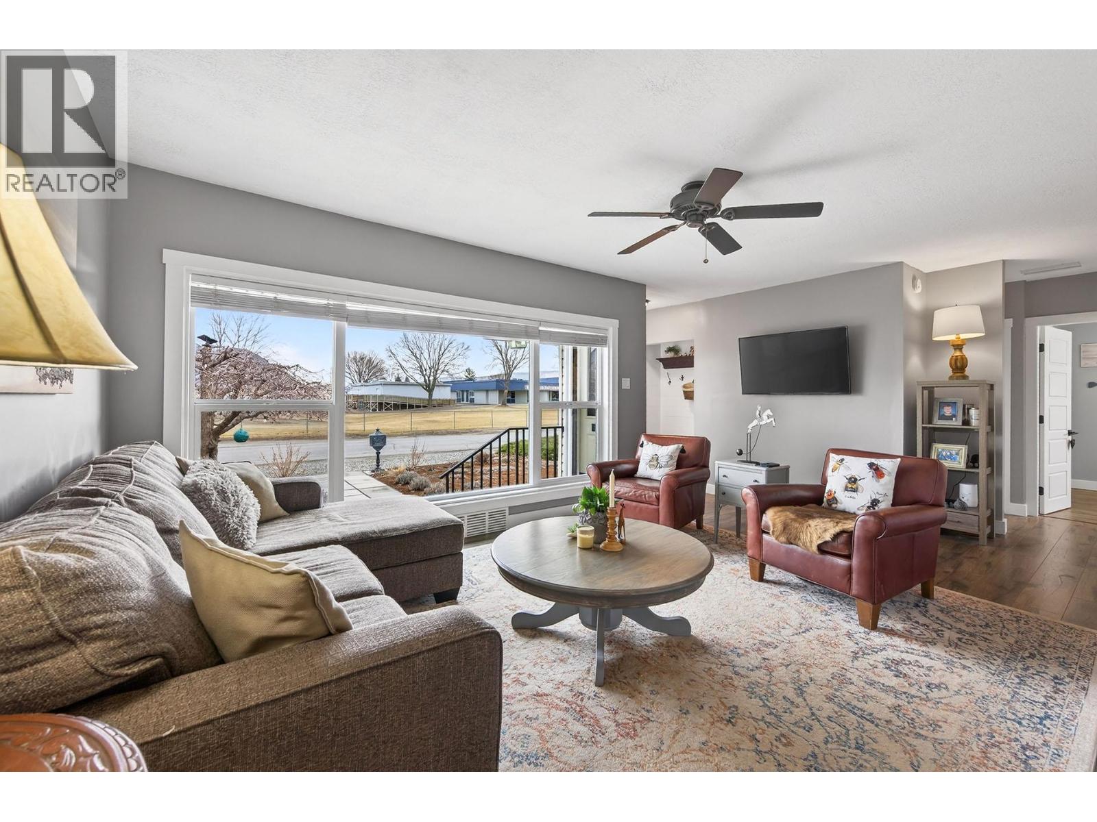 690 Holt Street, Kamloops, British Columbia  V2B 5G3 - Photo 6 - 10378791