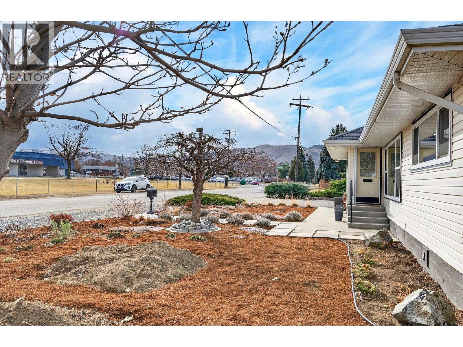 690 Holt Street, Kamloops, British Columbia  V2B 5G3 - Photo 2 - 10378791
