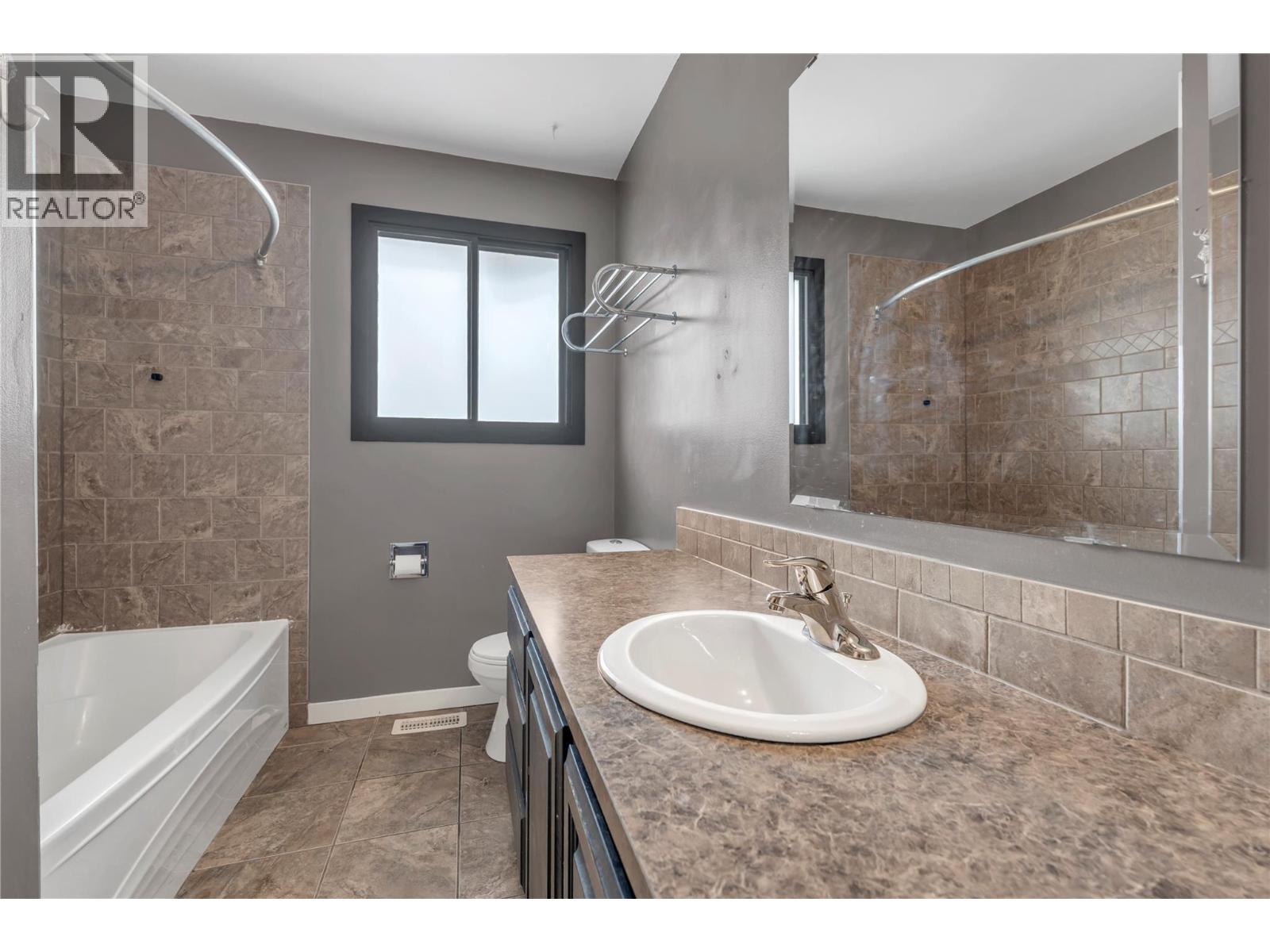 2550 Wiltse Drive, Penticton, British Columbia  V2A 7X5 - Photo 10 - 10378808