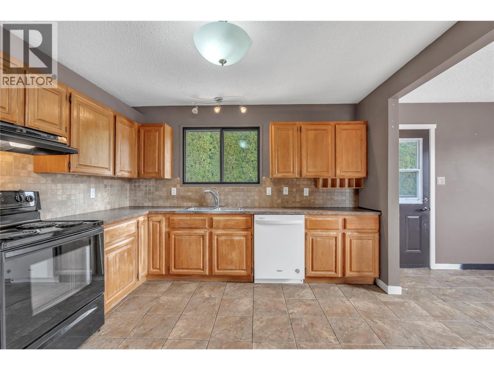 2550 Wiltse Drive, Penticton, British Columbia  V2A 7X5 - Photo 4 - 10378808