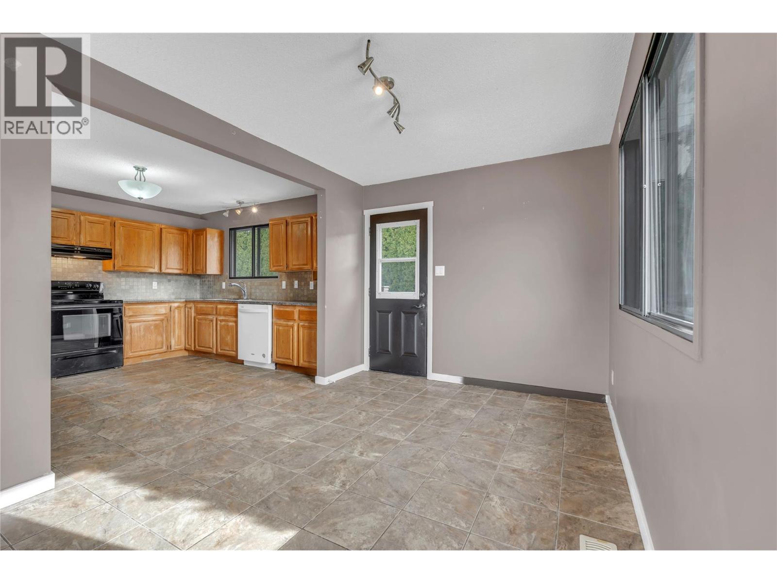 2550 Wiltse Drive, Penticton, British Columbia  V2A 7X5 - Photo 5 - 10378808