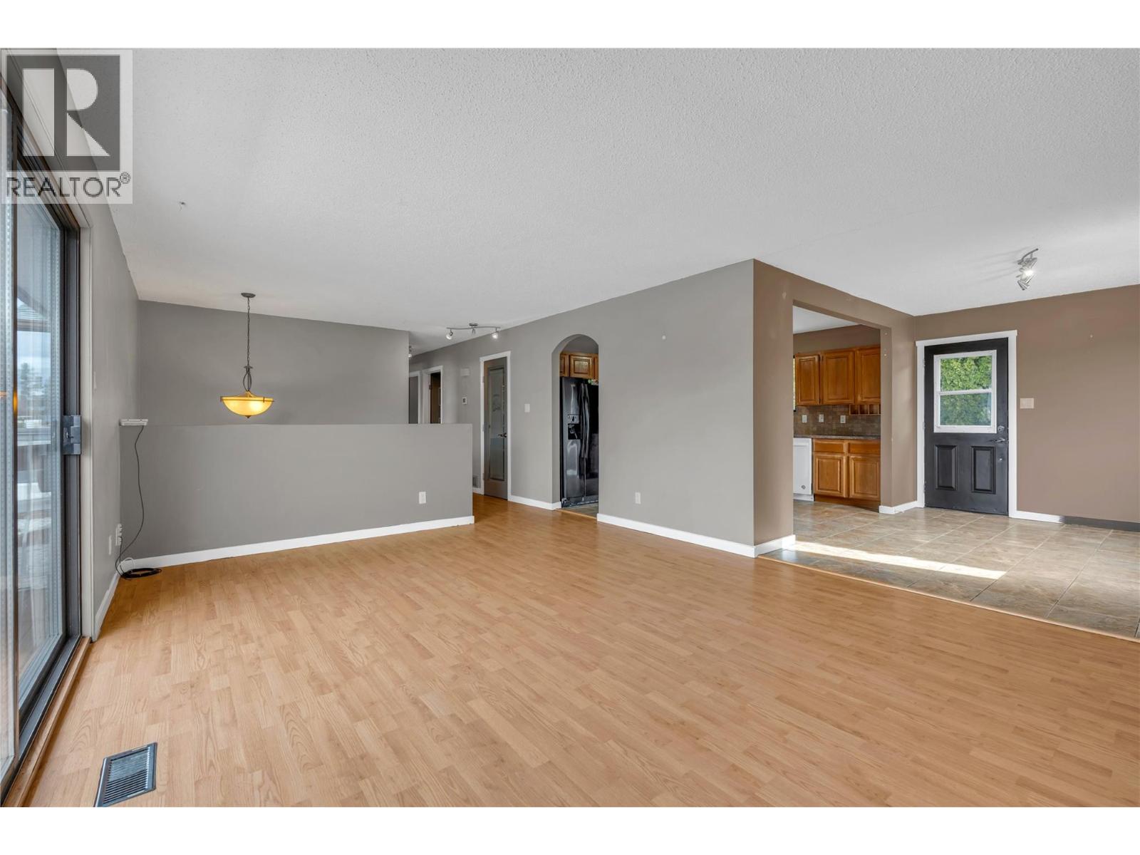 2550 Wiltse Drive, Penticton, British Columbia  V2A 7X5 - Photo 8 - 10378808