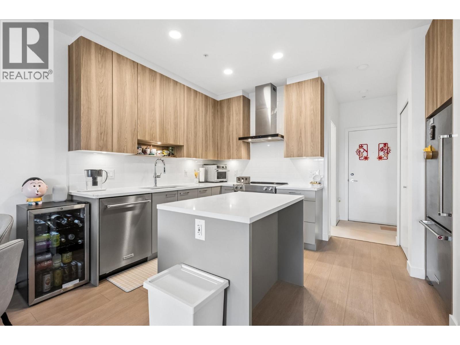 413 7588 16th Street, Burnaby, British Columbia  V3N 0H8 - Photo 3 - R3098122