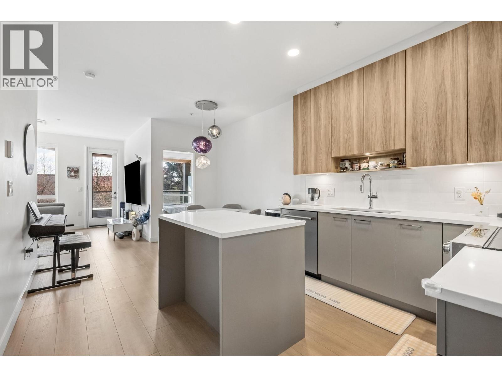 413 7588 16th Street, Burnaby, British Columbia  V3N 0H8 - Photo 5 - R3098122