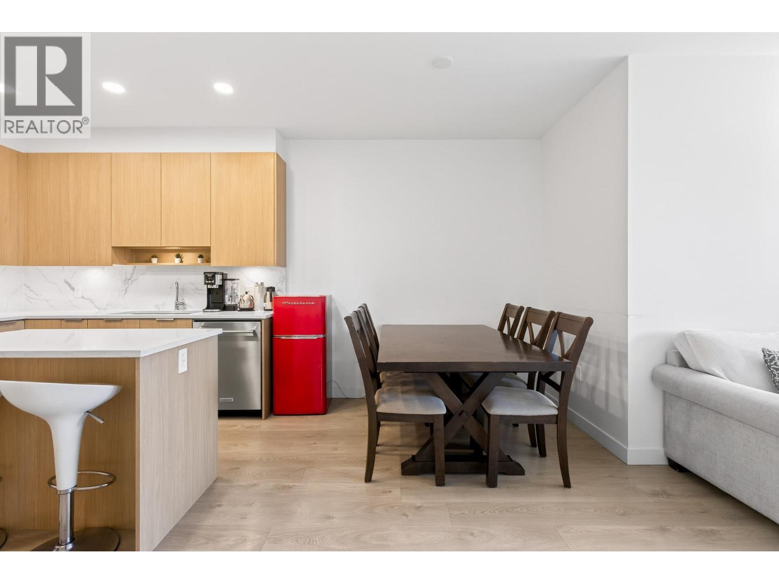 210 7123 11th Avenue, Burnaby, British Columbia  V3N 0J6 - Photo 11 - R3098155