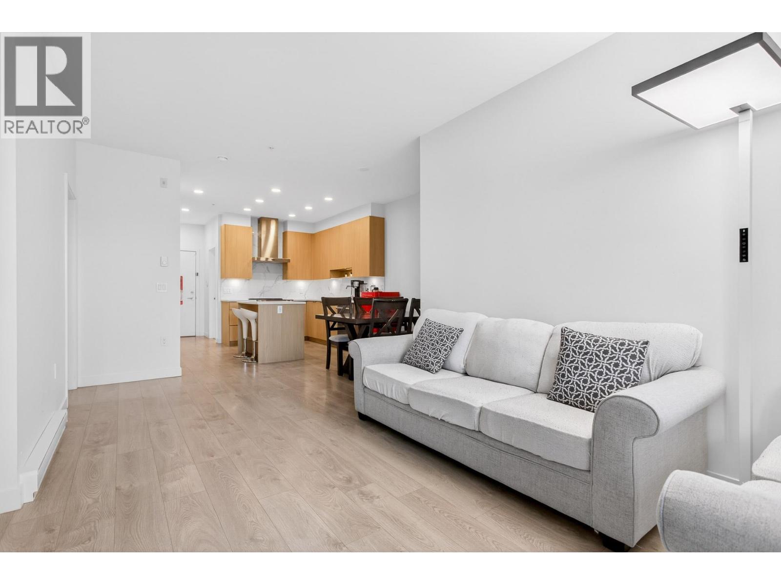 210 7123 11th Avenue, Burnaby, British Columbia  V3N 0J6 - Photo 17 - R3098155