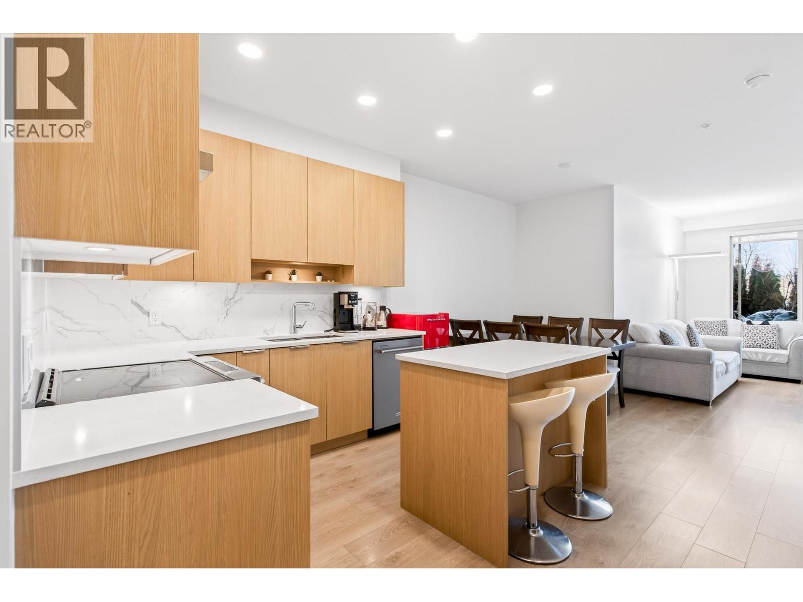 210 7123 11th Avenue, Burnaby, British Columbia  V3N 0J6 - Photo 5 - R3098155