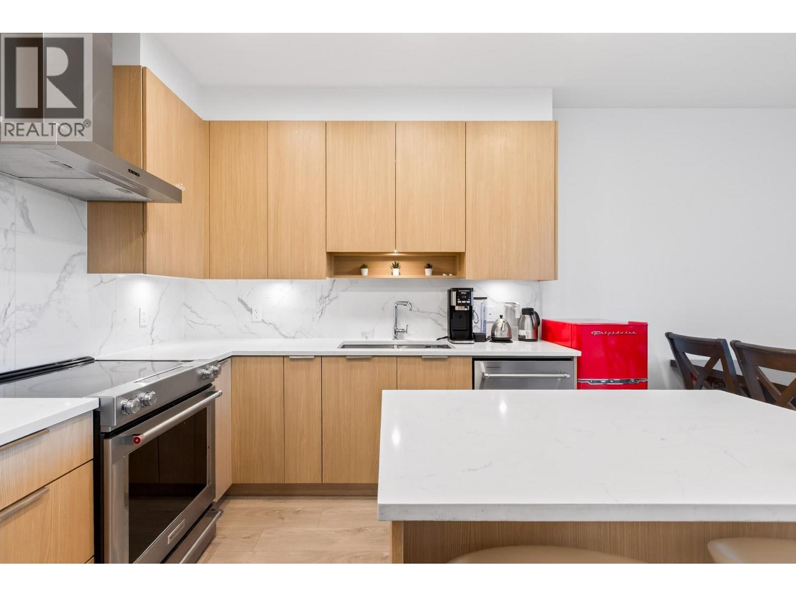 210 7123 11th Avenue, Burnaby, British Columbia  V3N 0J6 - Photo 7 - R3098155