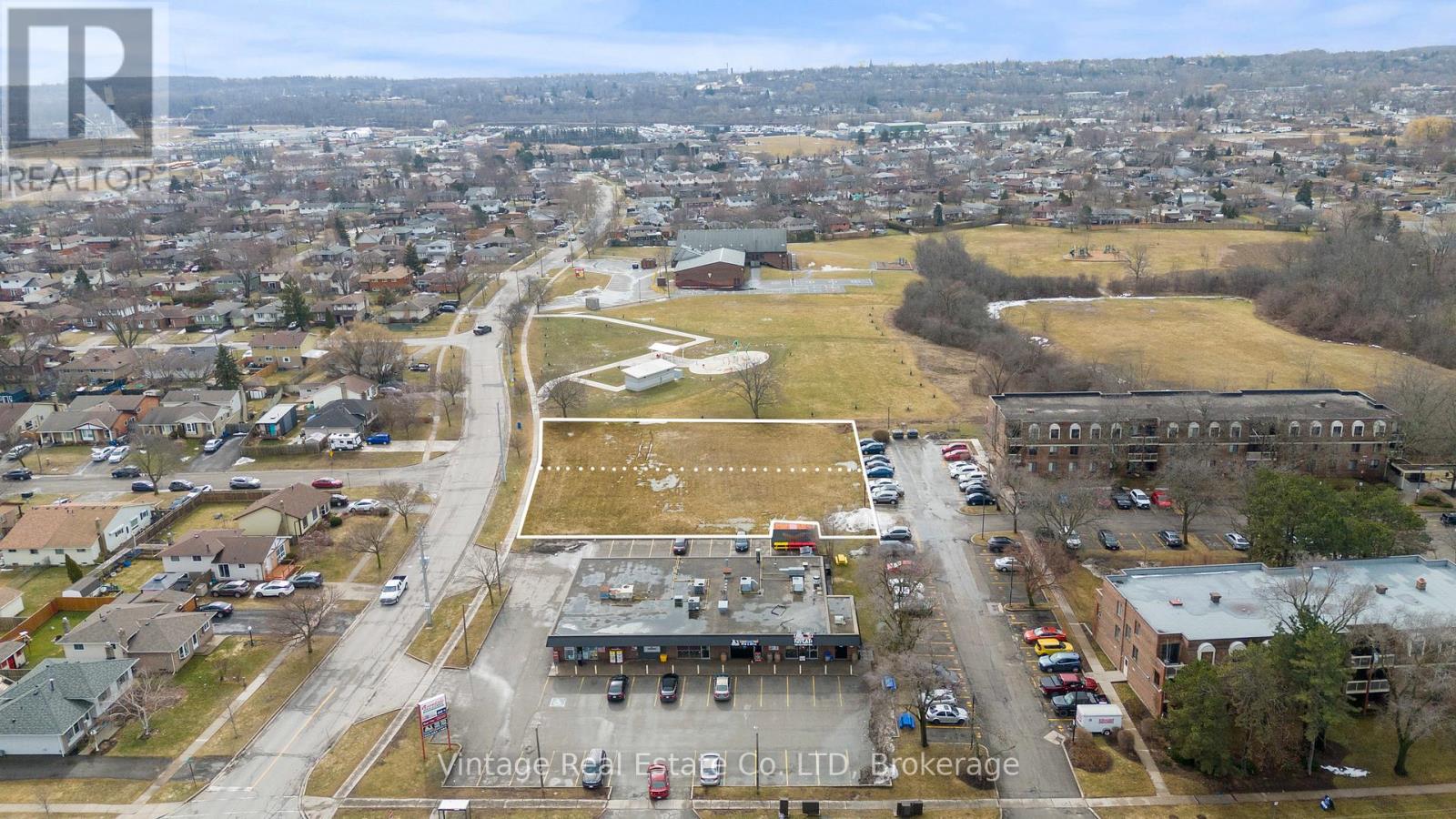 118 Woodrow Street, St. Catharines, Ontario  L2P 3S3 - Photo 11 - X12867404