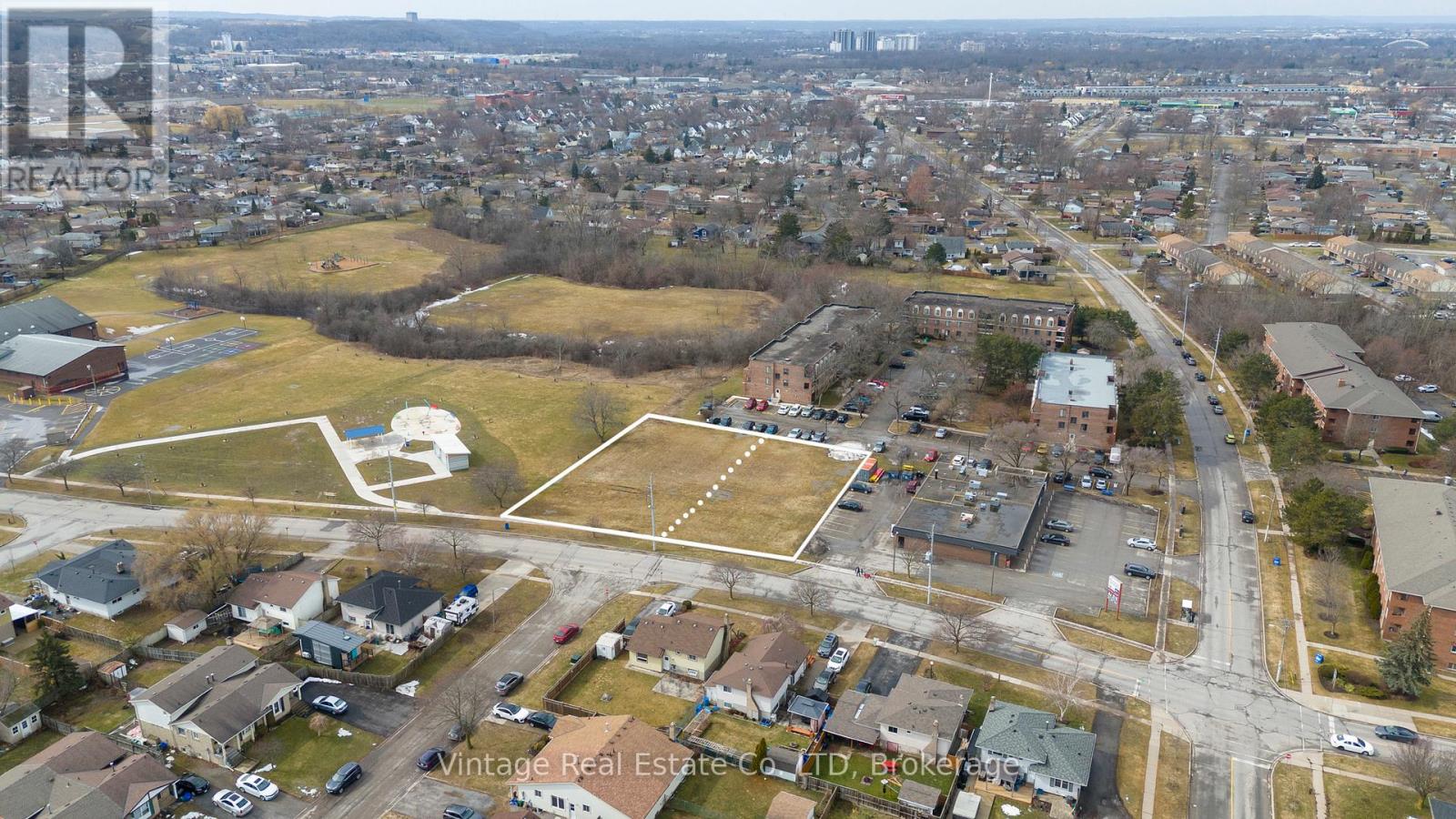 118 Woodrow Street, St. Catharines, Ontario  L2P 3S3 - Photo 6 - X12867404