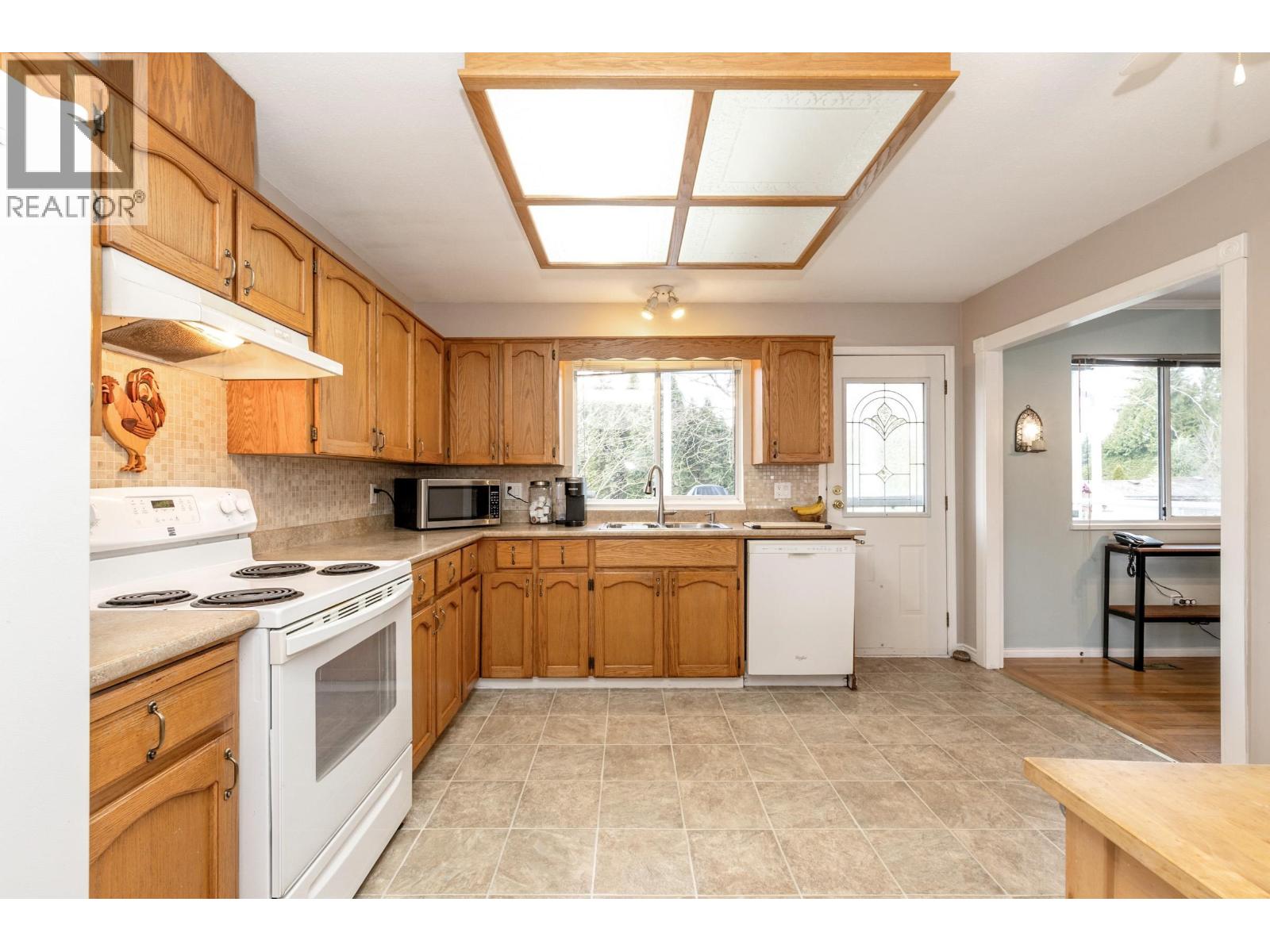 23389 Whippoorwill Avenue, Maple Ridge, British Columbia  V2X 9L8 - Photo 10 - R3098105