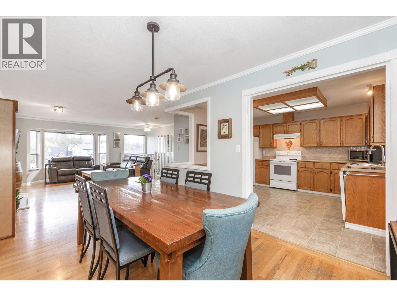 23389 Whippoorwill Avenue, Maple Ridge, British Columbia  V2X 9L8 - Photo 8 - R3098105